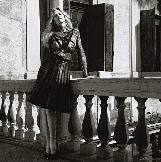 Fetish mode, source de fantasmes ? LaraStoneFetishisFashion8.jpg