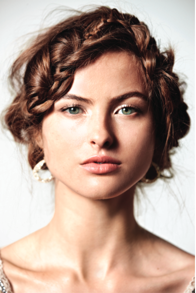 La grande tendance est aussi daccessoiriser sa coiffure à laide dune barrette, dun diadème ou même dune couronne. Jaime beaucoup lesprit bohème chic