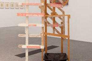 full of beer II une-femme-de-menage-confond-une-oeuvre-dart-avec-une-baignoire-encrassee.jpg