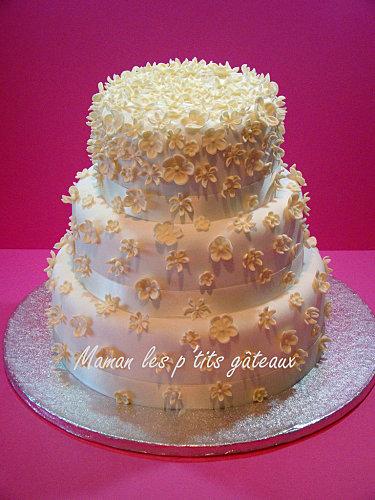 WEDDING-CAKE-CASCADE-FLEURS