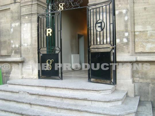 L'escalier extérieur de la mairie de Noisy-le-Sec - 18 novembre 2011 - |© JENB PRODUCTIONS Et encore un problème de main courante à la mairie de Noisy-le-Sec : Et si nous prenions un peu de hauteur ?