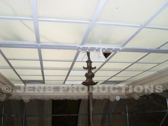 La nouvelle toiture intérieure de la salle des mariages à la mairie de Noisy-le-Sec - Novembre 2011|© JENB PRODUCTIONS Et encore un problème de main courante à la mairie de Noisy-le-Sec : Et si nous prenions un peu de hauteur ?