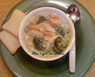 Soupe-repas au poulet et brocoli
