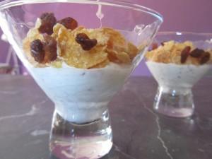 fromage blanc croquant noisettes et raisins fromage blanc croquant noisettes et raisins