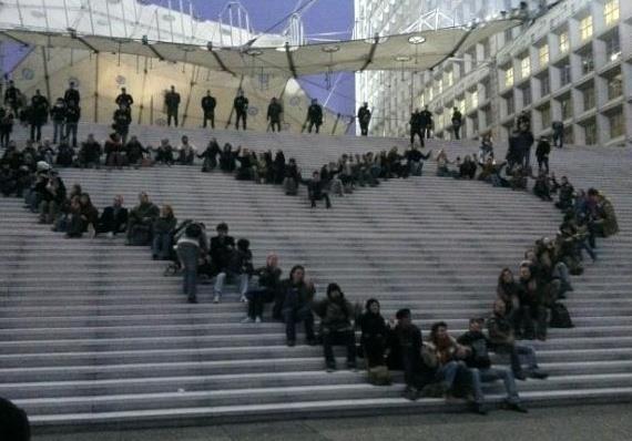 France: Un premier bilan de l’occupation de La Défense France: Un premier bilan de l’occupation de La Défense