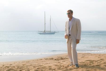 Rhum Express : 3 posters + 17 vidéos + 62 photos rhum-express