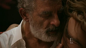 Critiques Séries : The Slap. Saison 1. Episode 6. Manolis. vlcsnap-2011-11-26-13h54m34s60.png