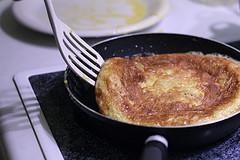 La Tortilla de patatas étape par étape & en images Vérification de la cuisson