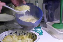 La Tortilla de patatas étape par étape & en images Mélange omelette, patatas