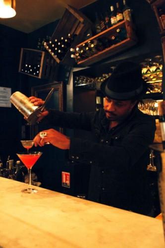 Chez-Moustache-barman-blog-hotel-20-PH Chez Moustache: le bistrot viril du 11e!