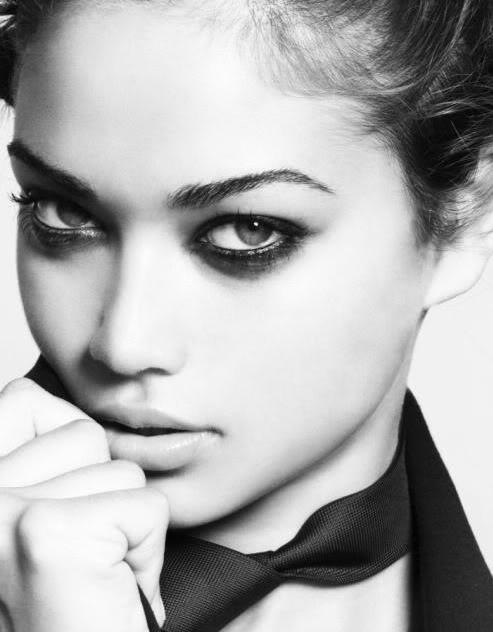 MANNEQUIN AU TOP : Shanina Shaik MANNEQUIN AU TOP : Shanina Shaik