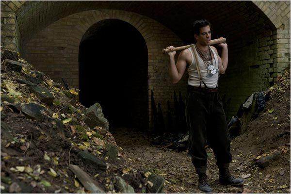 Inglorious Basterds - Quentin Tarantino (2009) Inglorious Basterds - Quentin Tarantino (2009)