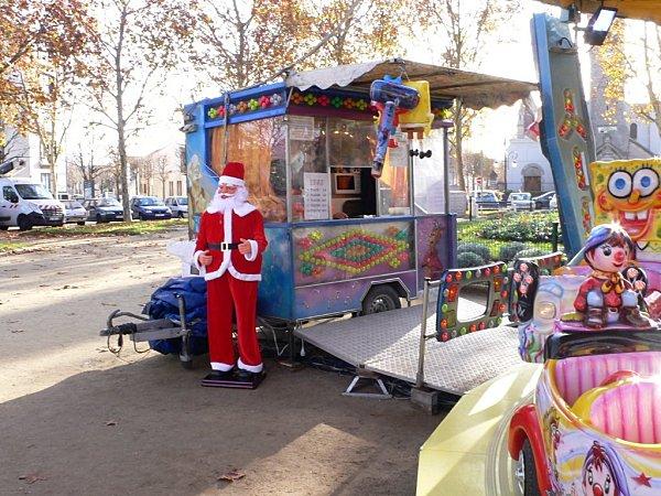 le père noël est arrivé à Adamville/94100 Saint Maur.... P1510435.jpg