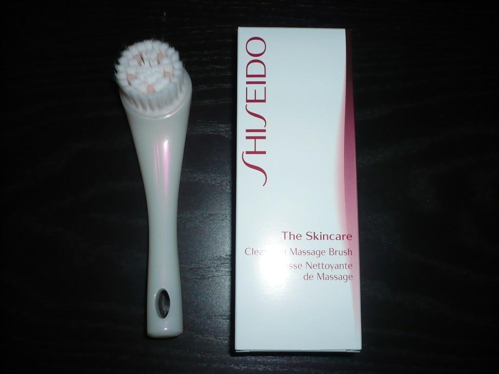 La brosse nettoyante de massage Shiseido