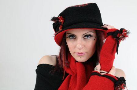 Créatrice chapeau Lydie Noir rouge
