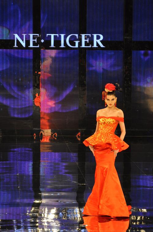 Haute Couture: NE.TIGER 2012 à la Fashion Week de Chine. 9ab6f8188af14d4e9422cf33977faf46.jpg