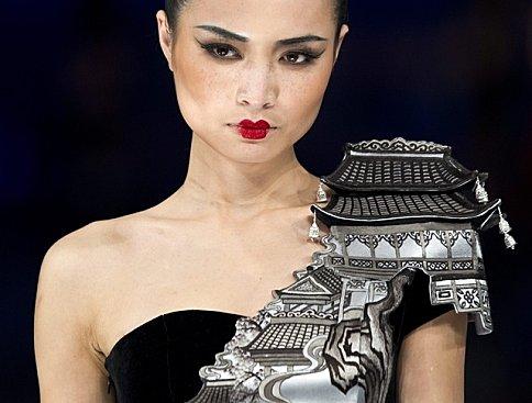 Haute Couture: NE.TIGER 2012 à la Fashion Week de Chine. creation-for-the-Ne-Tiger-2012-Haute-Couture-collection-wit.JPG