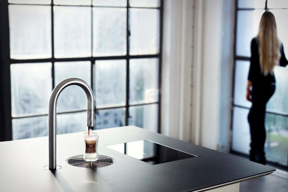 Une machine à café design contrôlée par un iPhone