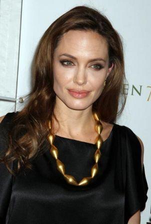 Angelina_Jolie_Land_Blood_Honey_New_York_Premiere_i3f2--YSWWxl.jpg