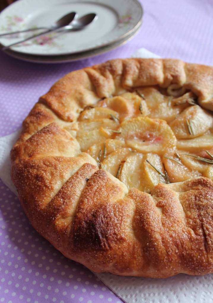 IMG_9709 tarte pêche, miel et romarin