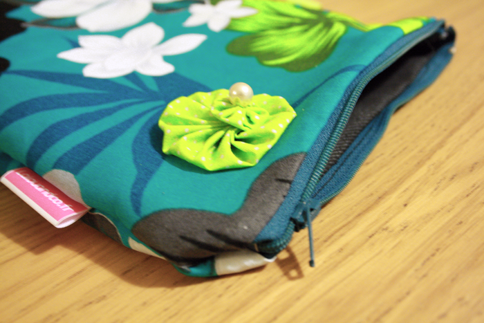 Pochette by Lalouandco Une petite pochette haute en couleurs