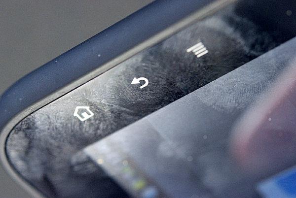Bientôt la fin des traces de doigts sur nos smartphones et tablettes ?