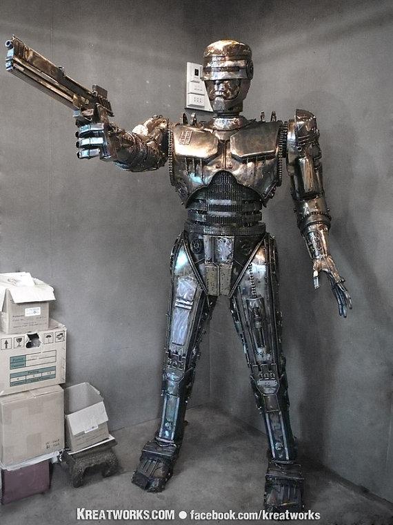 robocop geant metal gnd geek Un Robocop en métal, grandeur nature