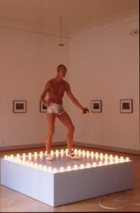 Felix Gonzalez Torres Untitled Go Go Dancing Platform 1991 Kunsstmuseum St Gallen Eh bien, dansez maintenant !