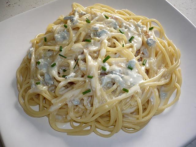 spaghetti-gorgonzola-peu-light-L-8yMuKx.jpeg