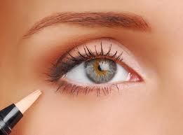 anti cernes Maquillage de fête, or et paillette, nos conseils !