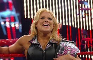 TLC 2011 : Beth Phoenix Vs. Kelly Kelly Beth Phoenix conserve sa ceinture de Championne des Divas face à Kelly Kelly lors de TLC 2011