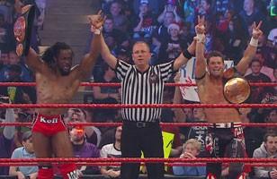 TLC 2011 : Air Boom Vs. Primo et Epico Les Air Boom, Kofi Kingston et Evan Bourne, conservent leur titre de Champion par équipe à TLC 2011