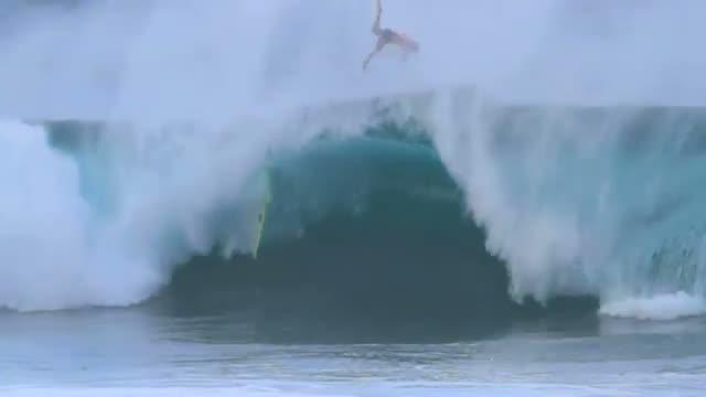 Pipeline 2011 : BEST WIPEOUTS ! media