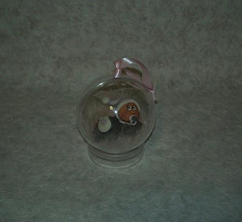 boule avec bébé (mon 1er Noël) gris/rose 7 cm et 8 cm DSCNA2882