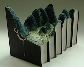 Livres sculptés en paysages par Guy Laramée