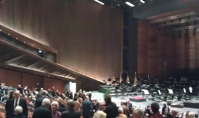 NUOVO TEATRO DELL’OPERA à FLORENCE le 23 décembre 2011: Claudio ABBADO dirige l’ORCHESTRA MOZART, L’ORCHESTRA e IL CORO DEL MAGGIO MUSICALE FIORENTINO (BRAHMS: Schicksalslied et MAHLER, Symphonie n°9)