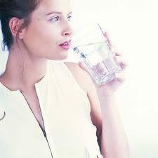 femme eau UNE CURE DETOX APRES LES FETES !!!