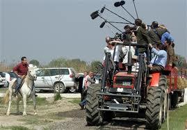 Scènes de la vie trépidante d'un camelot du 9-3. Clignotant rouge sang 3/3. Scènes de la vie trépidante d'un camelot du 9-3. Clignotant rouge sang 3/3.