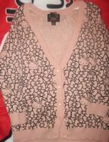 Mon petit achat Forever 21 x Hello Kitty http://www.jaimehellokitty.com/images/ARTICLES12/gilet200.jpg
