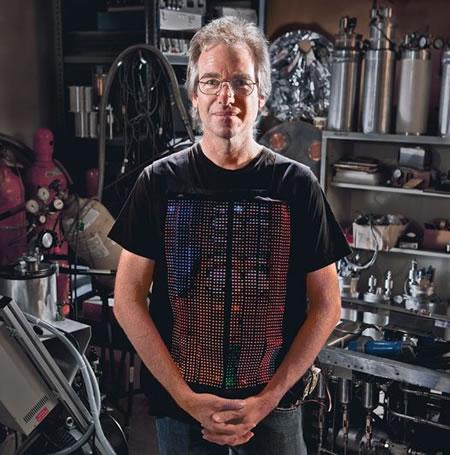 Wearable-TV Wearable TV Un écran LED sur un t shirt pour 20 000$