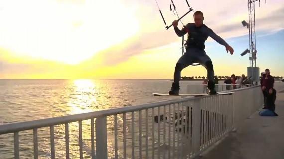 Billy Parker et Eric Rienstra session kite : Bridge Rail !