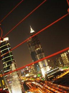 AU COEUR DES TENEBRES