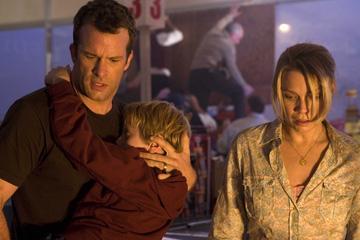 Thomas Jane and Laurie Holden in Dimension Films' Stephen King's The Mist