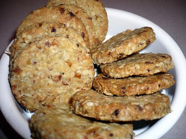Biscuits apéritifs aux flocons d'avoine, à l'oignon et au bacon Biscuits apéritifs aux flocons d'avoine, à l'oignon et au bacon