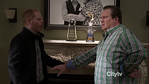 Critiques Séries : Modern Family. Saison 3. Episode 11. vlcsnap-2012-01-05-17h42m06s30.png