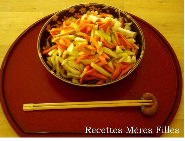 La recette Légère : Poisson blanc à la vapeur (Sakana - No - Kaori - Mushi) et Légumes vinaigrés aux trois couleurs (Sanshoku Sunomono)