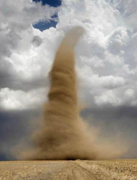 La beauté visuelle des Tornades et Ouragans (37 photos) tornade 001 La beauté visuelle des Tornades et Ouragans (37 photos)