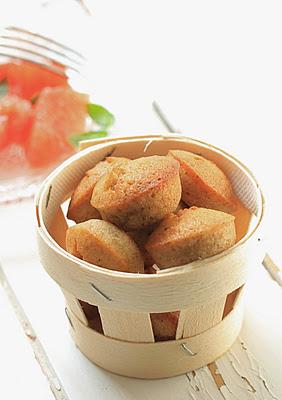 Mini financiers aux noix et zestes de pamplemousse pour accompagner une salade de pamplemousses roses à la menthe