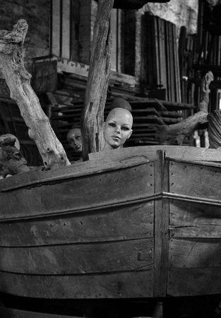 Dans les réserves du Musée du Merveilleux artfor6101