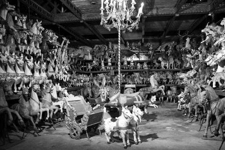 Dans les réserves du Musée du Merveilleux artfor6098